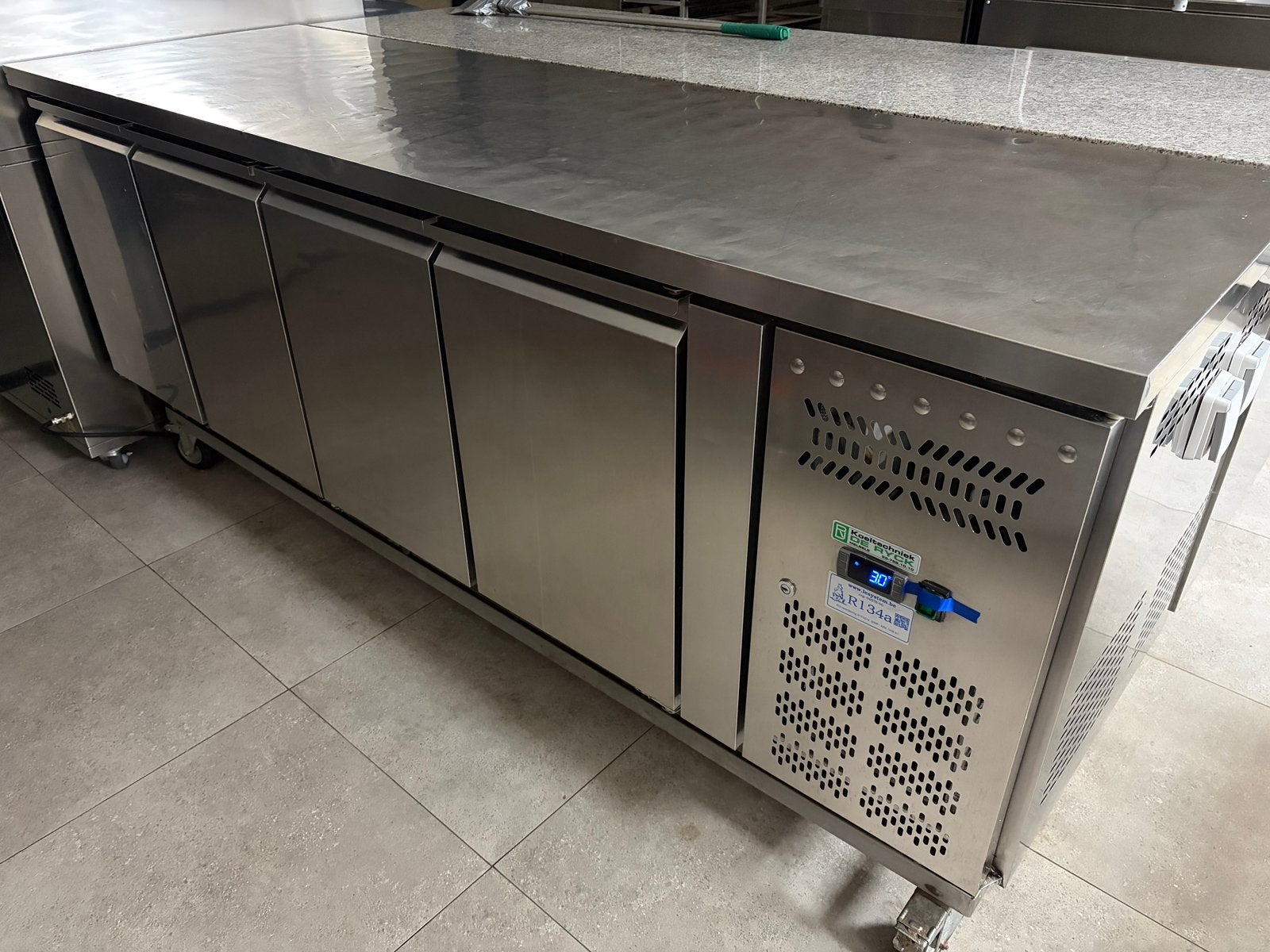 Gekoelde werktafel 1350€ per stuk, Ophalen, Koelen en Vriezen