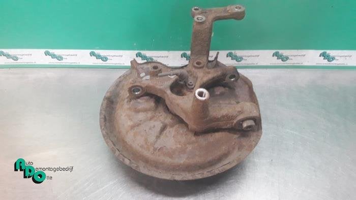 Fusee links-achter van een Volkswagen Touran (Touran 03-), Gebruikt, -, Volkswagen, -