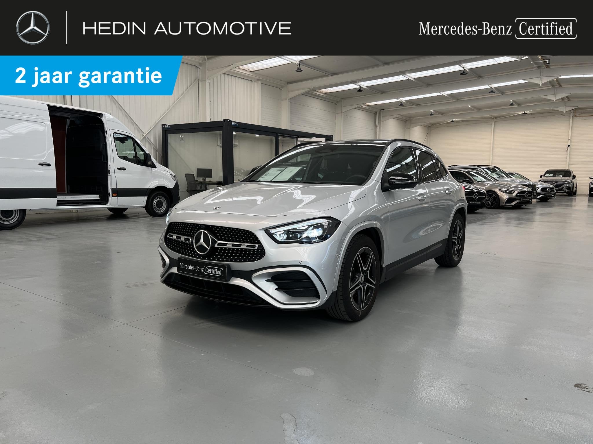 Mercedes-Benz GLA-Klasse 180 AMG Line | Panoramisch Dak | Do, Dealer onderhouden, Stof, Gebruikt, Zwart