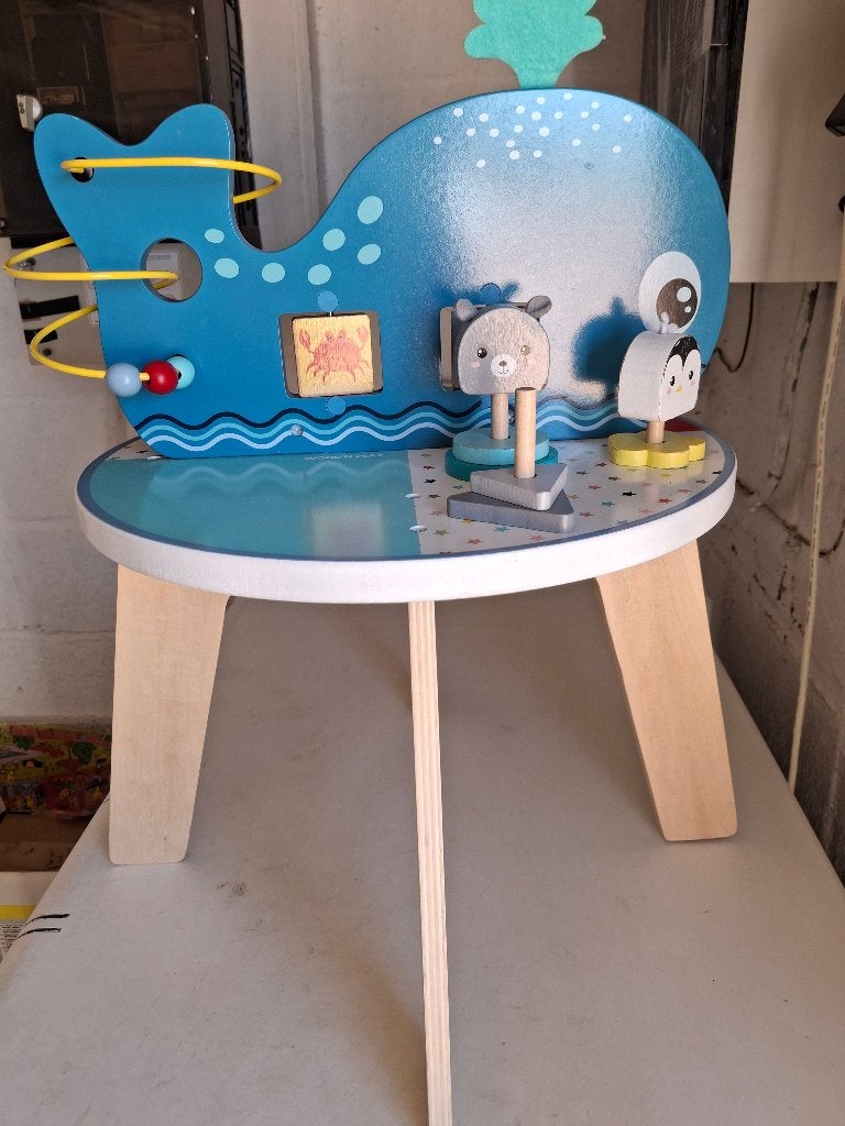Houten speeltafel.   Laatste kans !, Ophalen, Zo goed als nieuw, Ontdekken