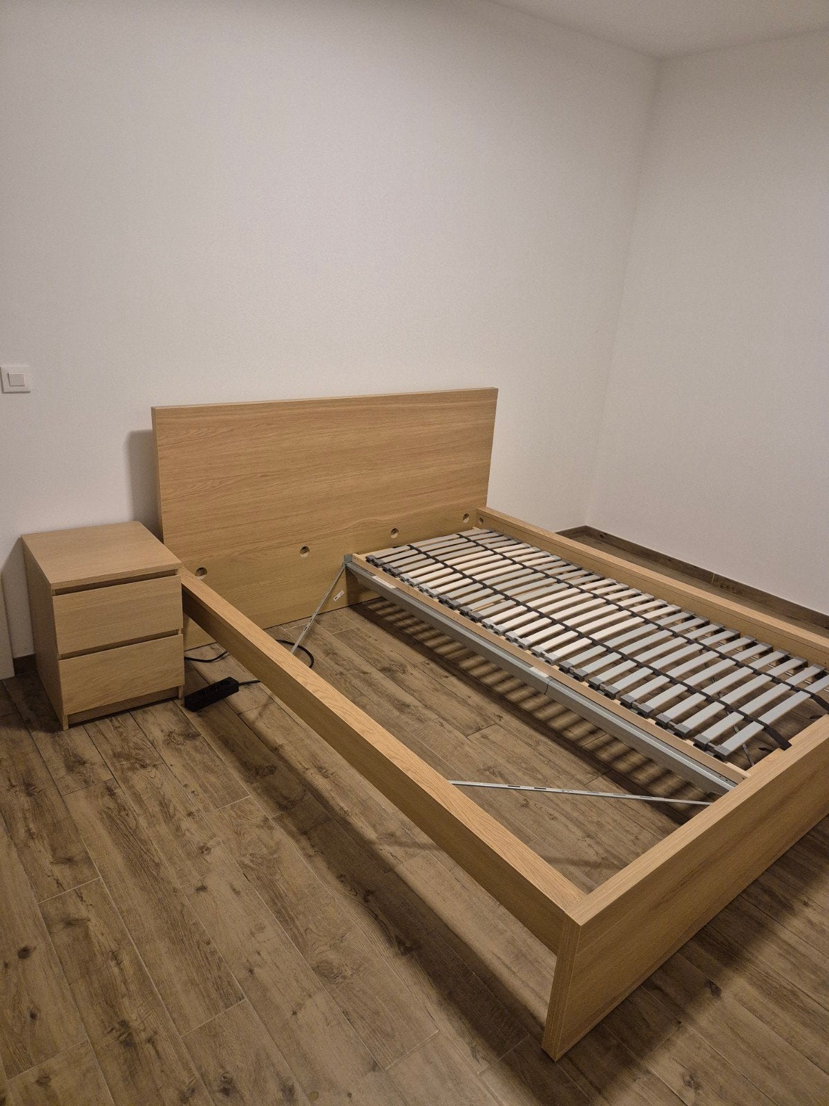 ensemble ikea lit + 2 table de nuit + sommier + matelas, Enlèvement