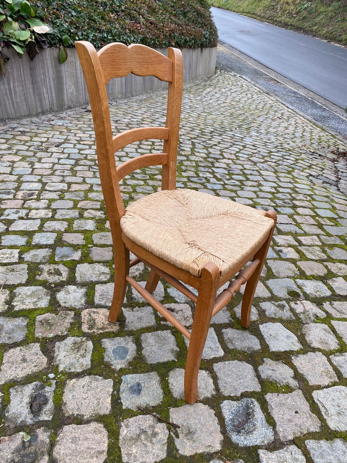 Chaise en chêne, Enlèvement