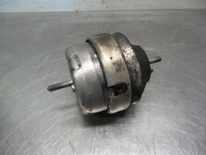 Support moteur d'un Audi A6 (A6 97-), -, 3 mois de garantie, Audi, Utilisé