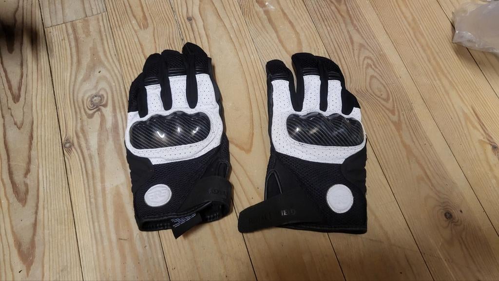 Motorhandschoenen van Royal enfield, Enlèvement