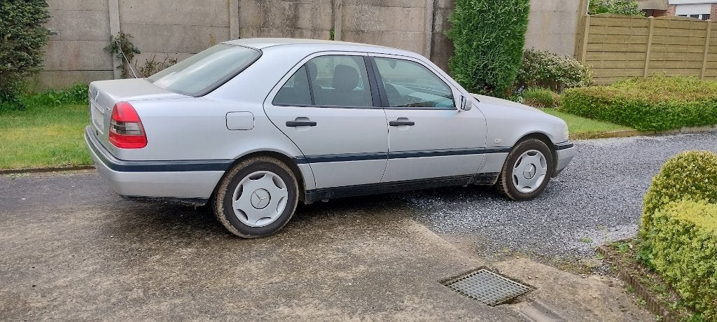 mercedes c220 diesel, Auto's, 4 deurs, 2155 cc, 4 cilinders, Particulier