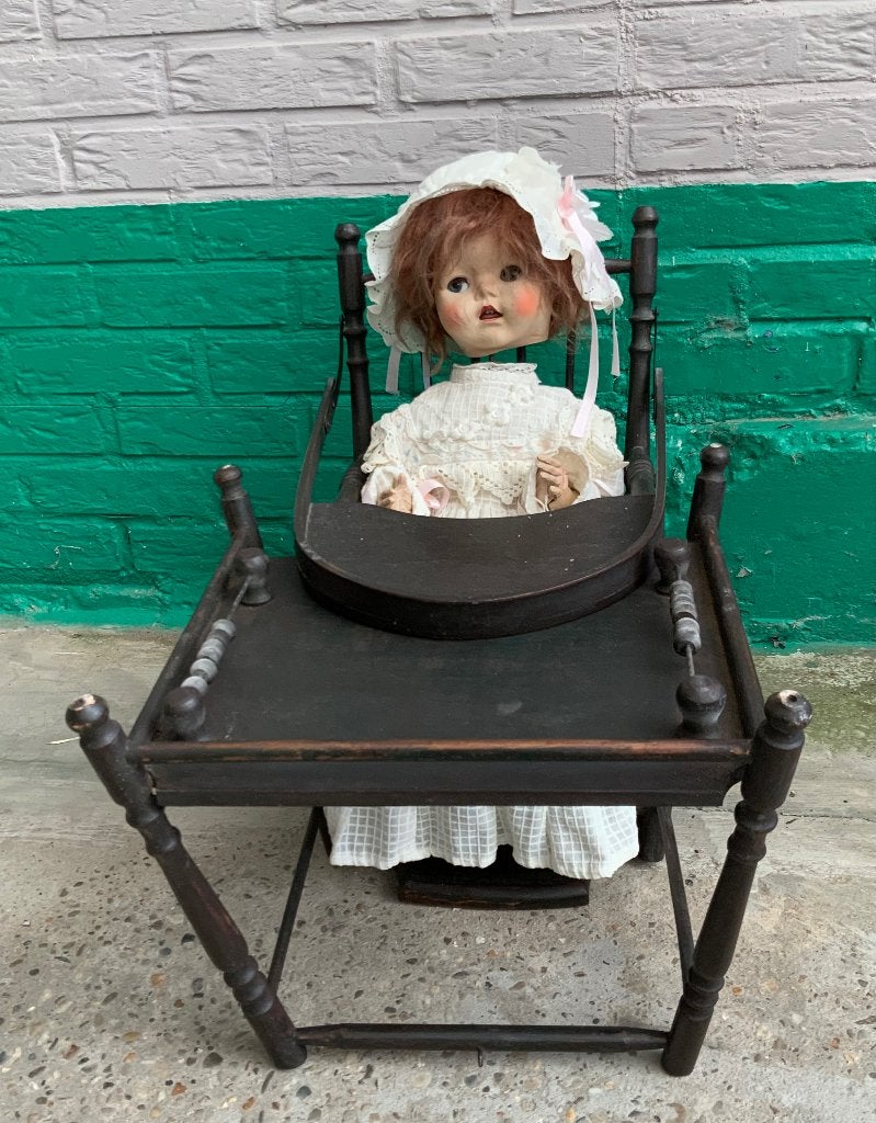 Antieke poppen stoelen met oude pop, Ophalen