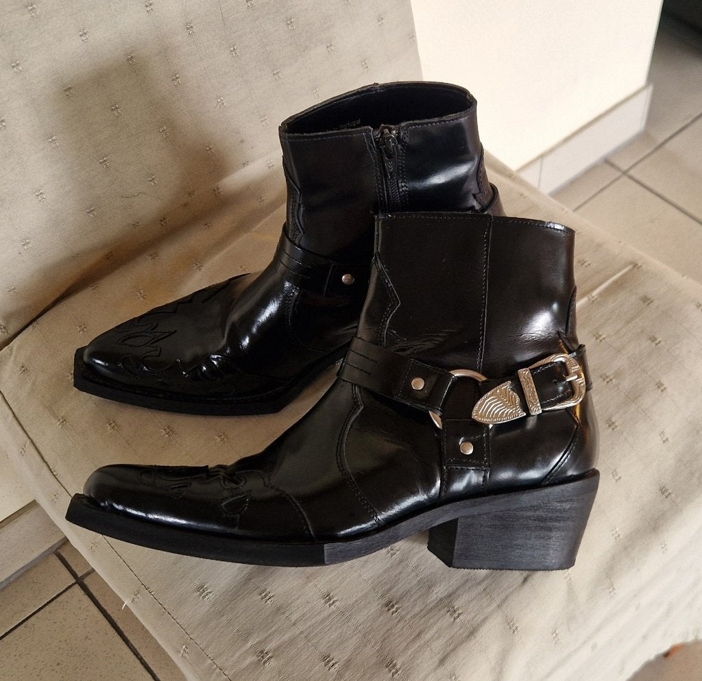 Bottes pour femmes👍TOP + Neuf👍Look trés cool👍t:38👍, Neuf, Enlèvement ou Envoi, Boots et Botinnes, Noir