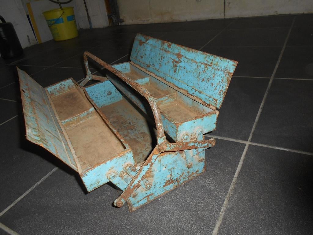 BOITE a outils  ancienne, Métal, Bleu, Enlèvement, Utilisé