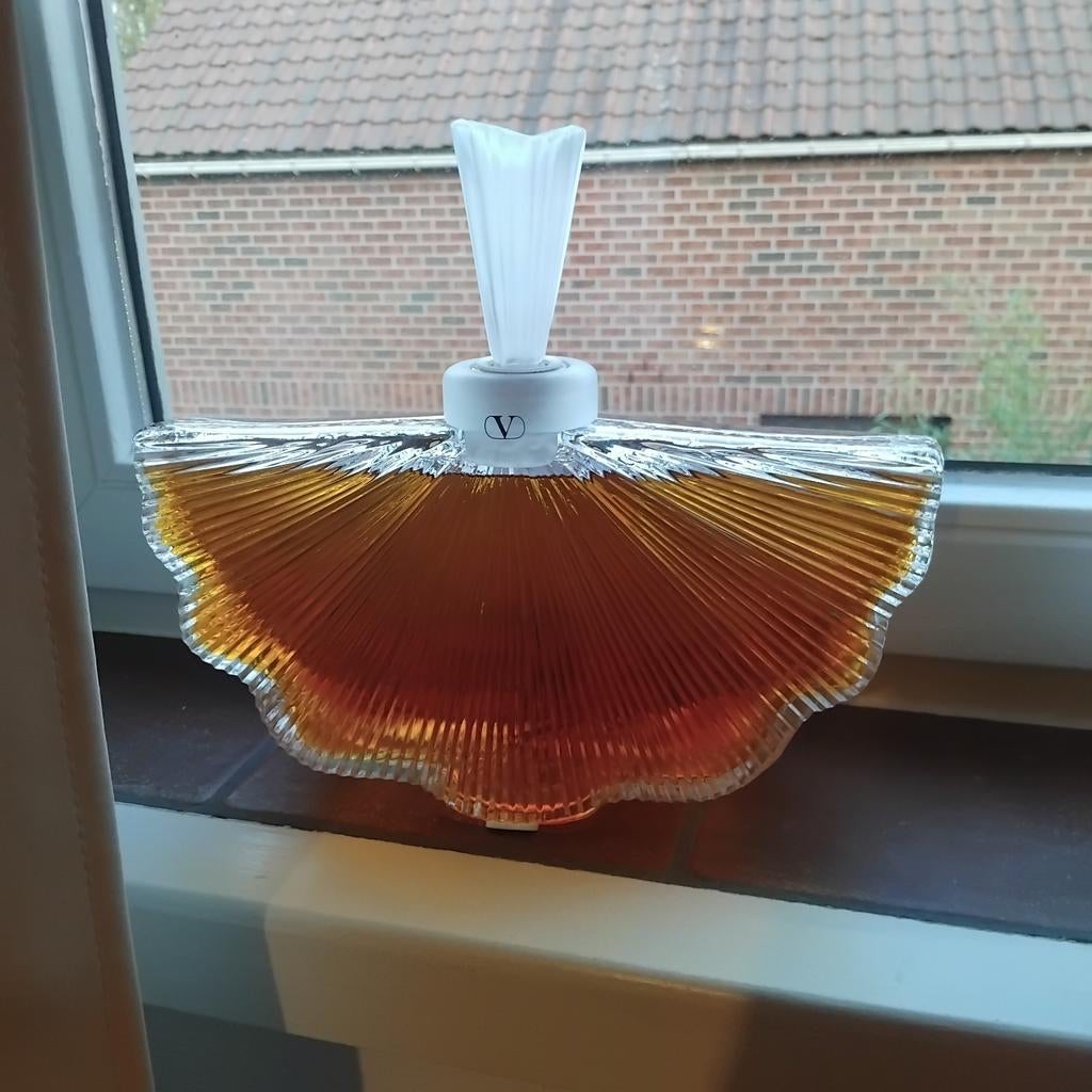 Très grande bouteille de parfum factice Valentino, Ophalen, Parfumfles