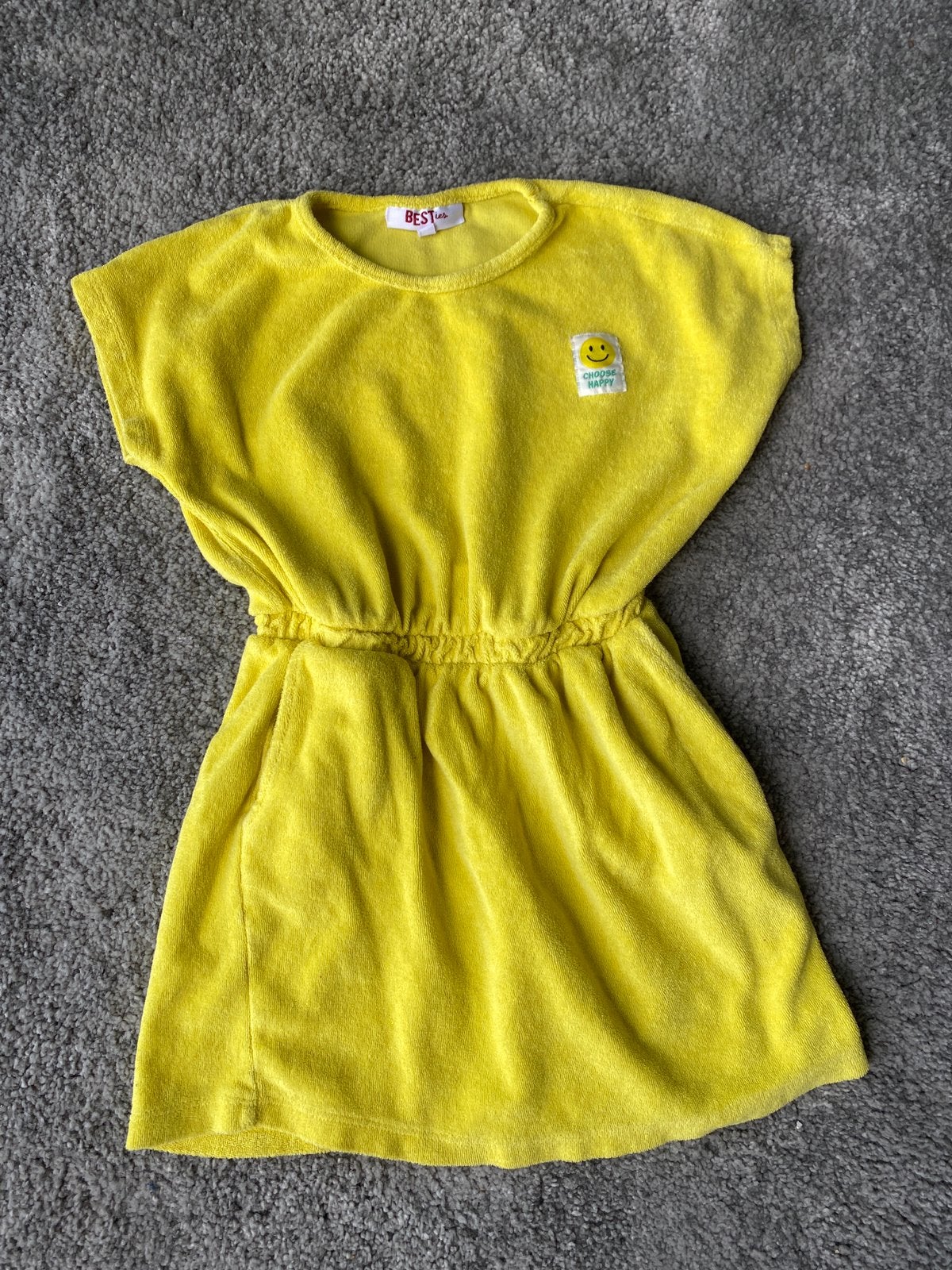 Robes pour filles taille 116, Enfants & Bébés, Vêtements enfant | Taille 116, Enlèvement, Comme neuf