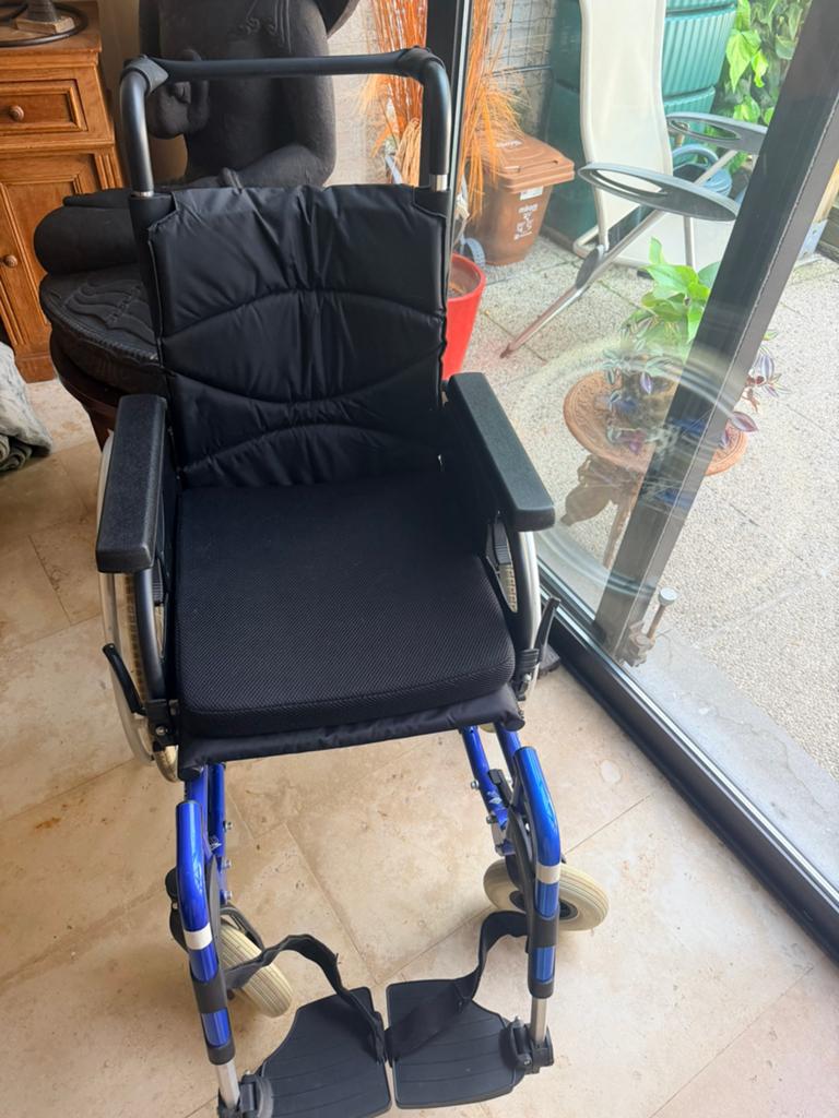 Rolstoel opvouwbaar Vermeiren V300, Diversen, Rolstoelen, Ophalen, Zo goed als nieuw