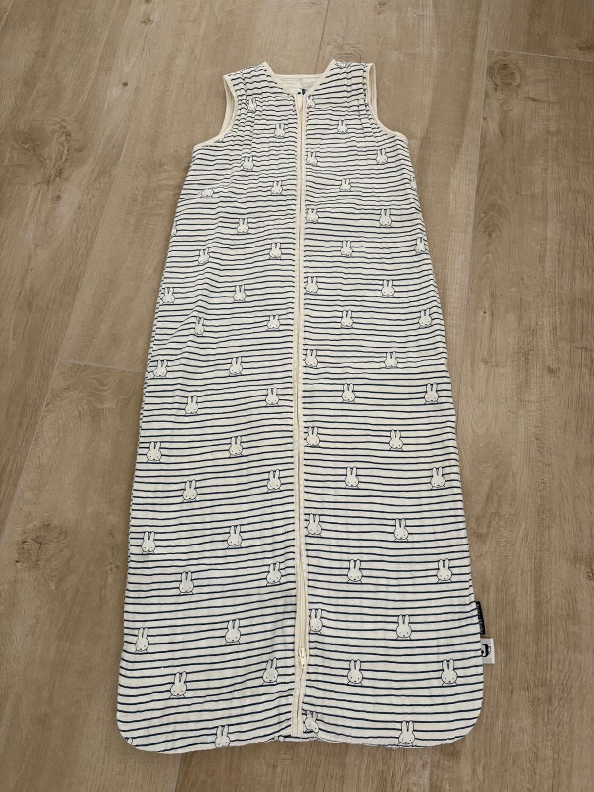 Slaapzak zomer 110cm Jollein - Nijntje, Enfants & Bébés, Couvertures, Sacs de couchage & Produits pour emmailloter, Enlèvement
