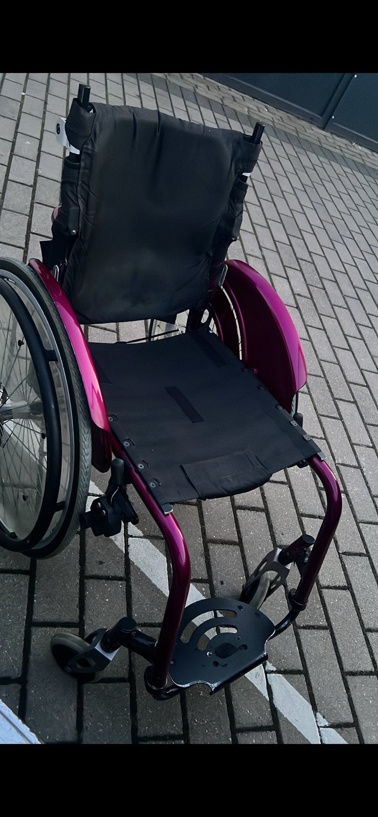 Quickie Sportrolstoel Paars, Diversen, Rolstoelen, Ophalen of Verzenden, Zo goed als nieuw