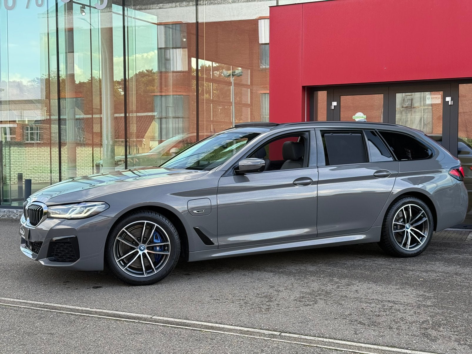 Bmw 530e xDrive  M-Sportpakket Individual /BoMVoLLe OptieS, Auto's, Automaat, Leder, Hybride Elektrisch/Benzine, Te koop