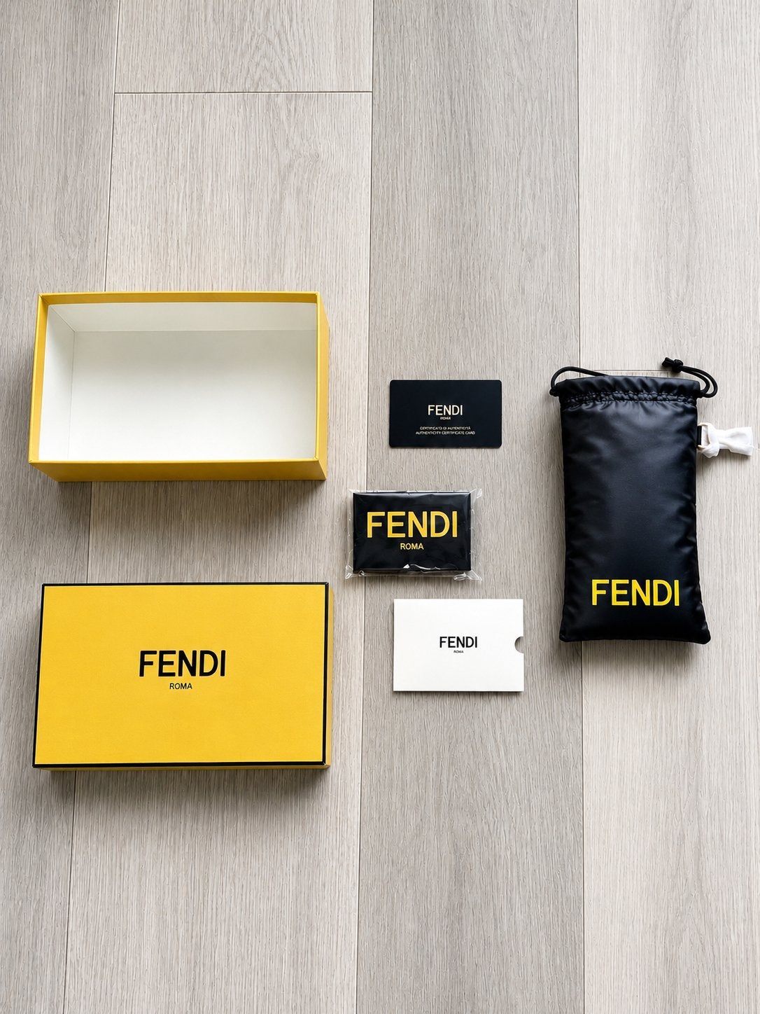 Fendi  Telefoon zak, handtas, Handtassen en Accessoires, Overige merken, Geel, Nieuw, Ophalen of Verzenden