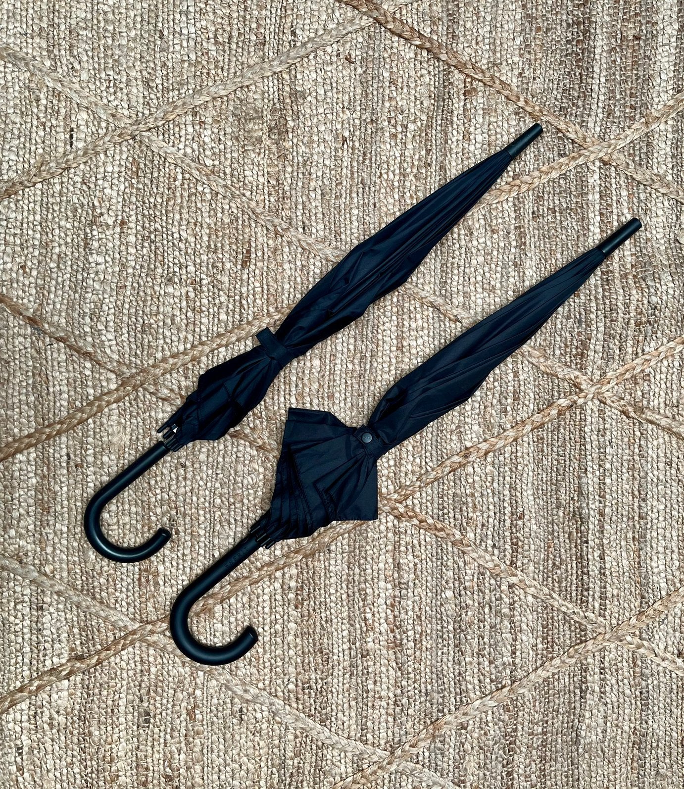 2 paraplu’s zwart, Ophalen of Verzenden, Zo goed als nieuw, Zwart