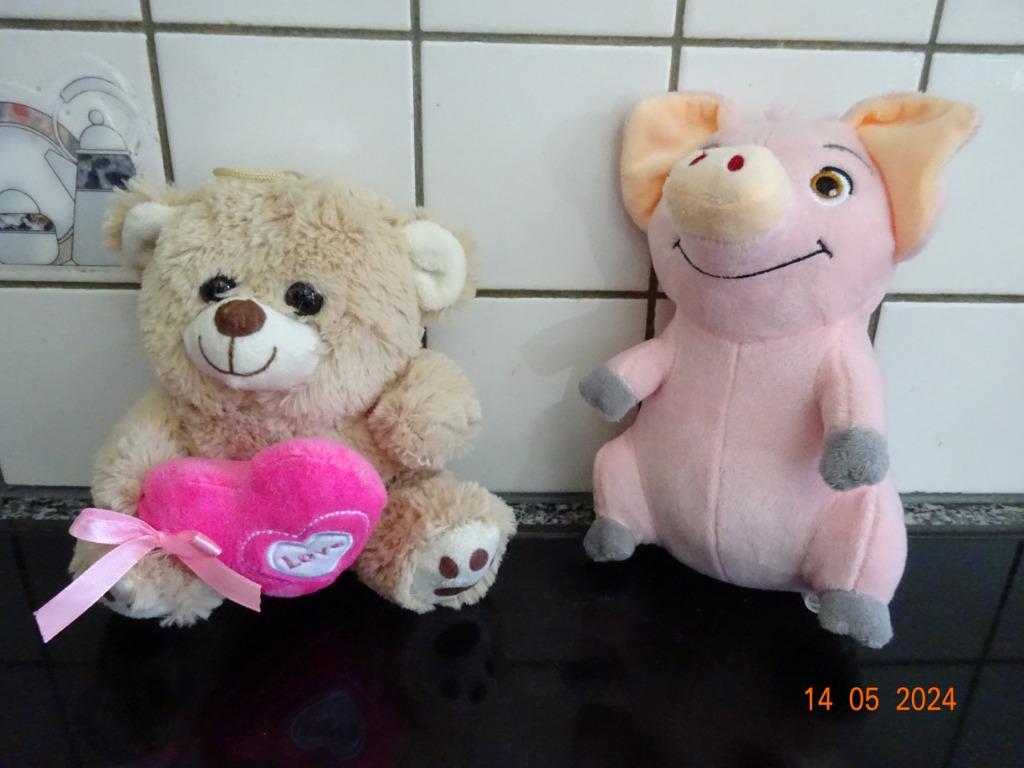 knuffel,lief beertje (met hartje) en varkentje, Ophalen of Verzenden, Beer