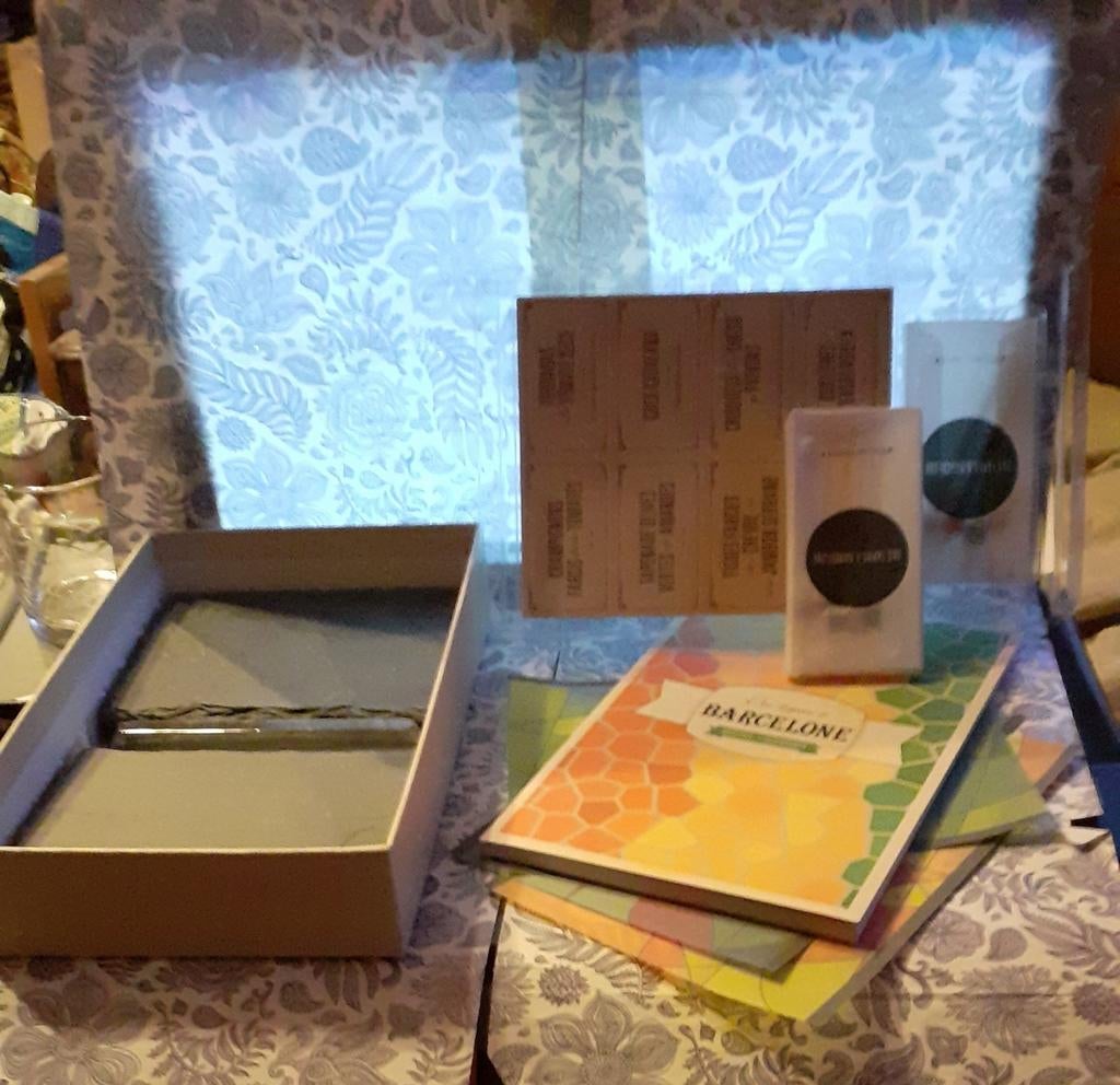 coffret tapas recettes et accessoires, Livres, Livres de cuisine, Enlèvement ou Envoi, Comme neuf, Espagne, Tapas, Snacks et Dim Sum