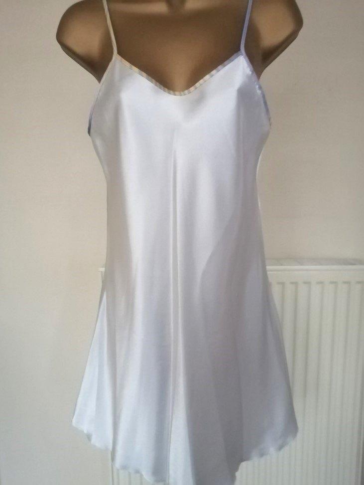 Elegant Zilvergrijs Satijnen Nachtkleedje - Small, Vêtements | Femmes, Pyjamas, Enlèvement ou Envoi, Neuf, Taille 36 (S)