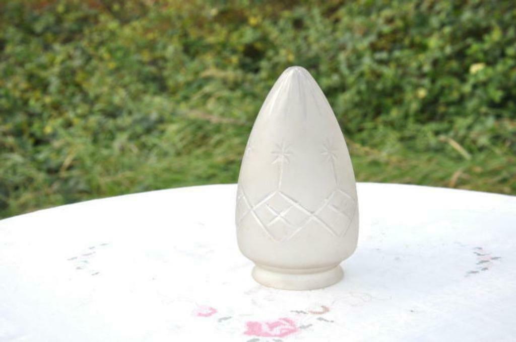 §  bobeche verre opaque taillé forme gland, Enlèvement ou Envoi