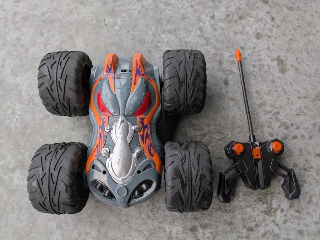 RC bestuurbare StuntAuto stunt car dubbelzijdig 360 rollen, Kinderen en Baby's, Ophalen of Verzenden, Gebruikt, Afstandsbediening