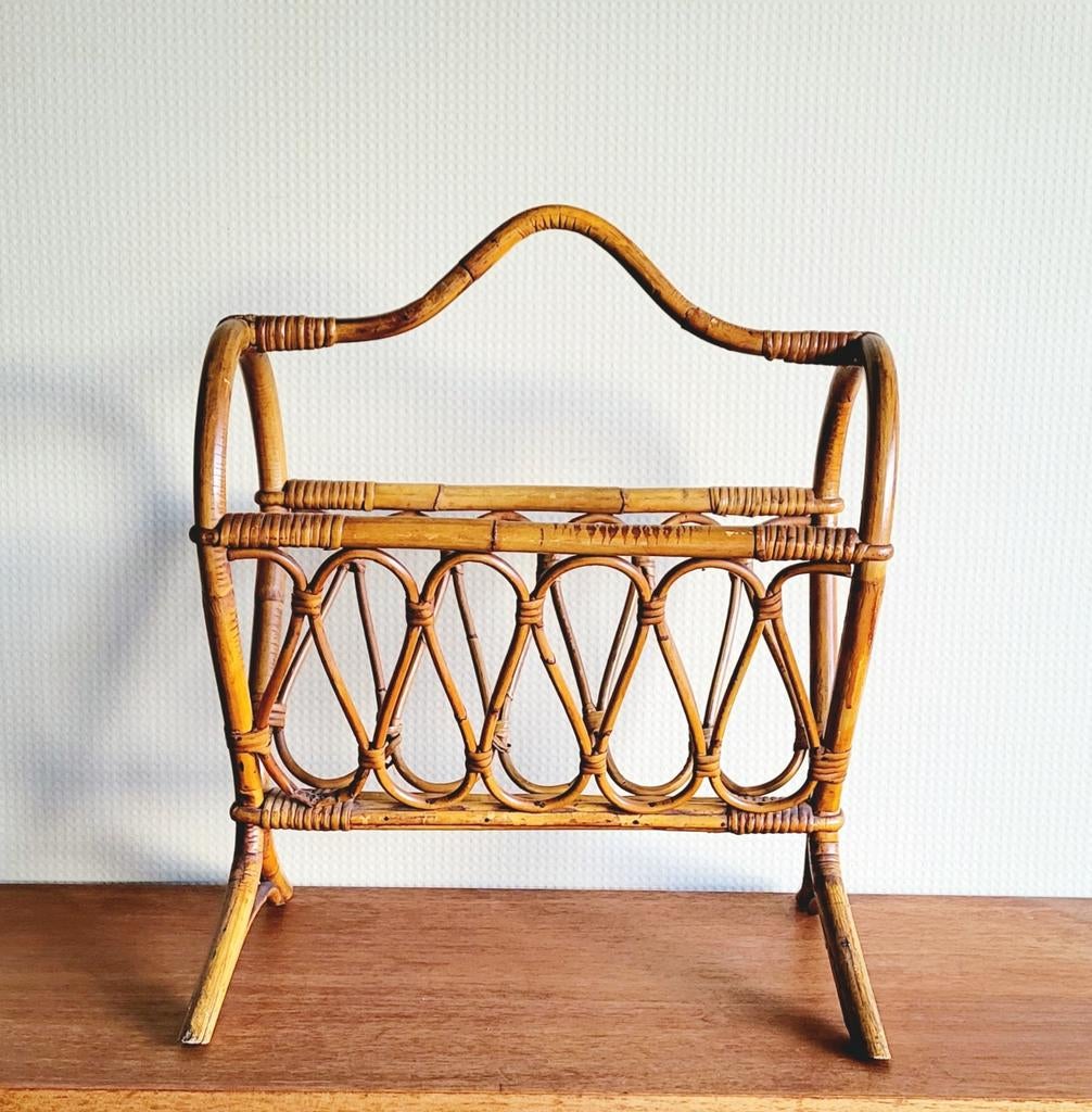 Magnifique panier à magazines en rotin antique/vintage !, Enlèvement ou Envoi