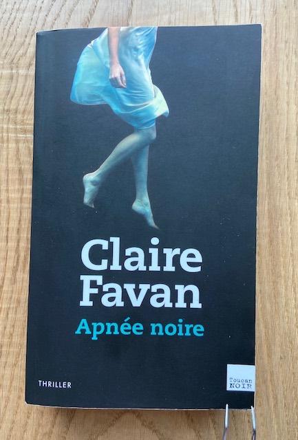 Livre thriller Claire Favan "Apnée noire" Grand Format, Utilisé, Reste du monde, Enlèvement ou Envoi, Claire FAVAN