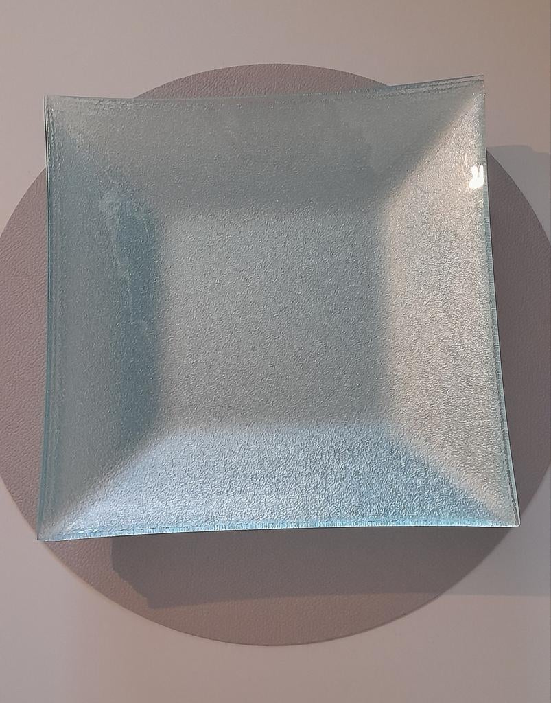 Assiettes en verre neuves, Enlèvement