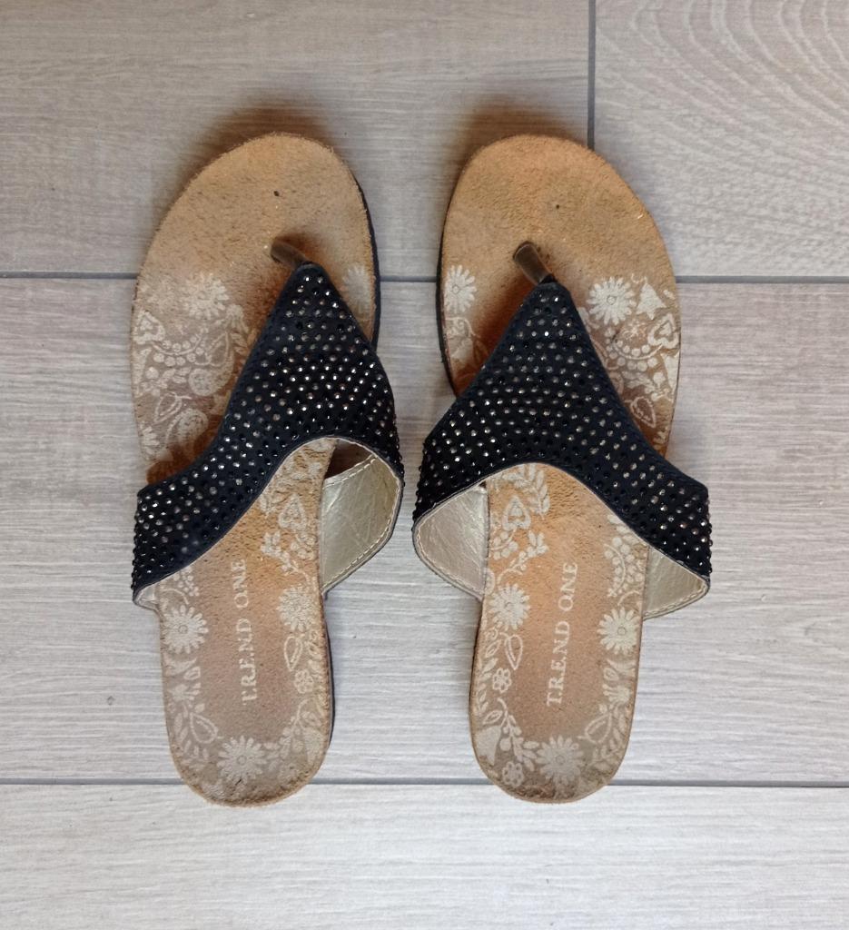 teenslippers met strass, maat 38, Slippers, Zwart, Ophalen of Verzenden, Zo goed als nieuw
