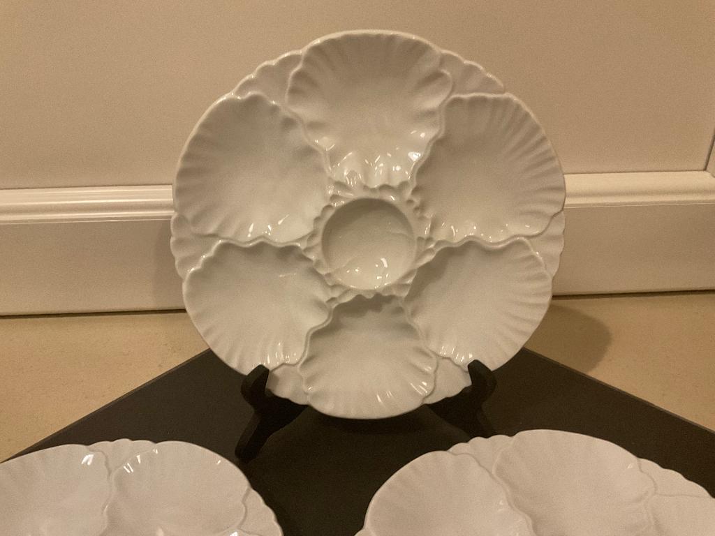 6 assiettes à huîtres blanches en porcelaine de Baudour, Antiquités & Art, Enlèvement ou Envoi