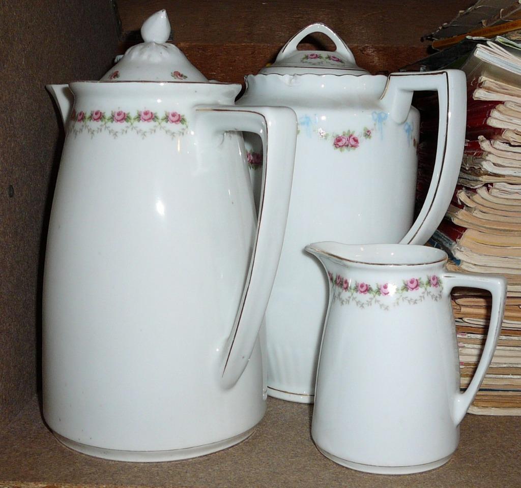 2 oude koffiepotten en 1 melkpot, Ophalen