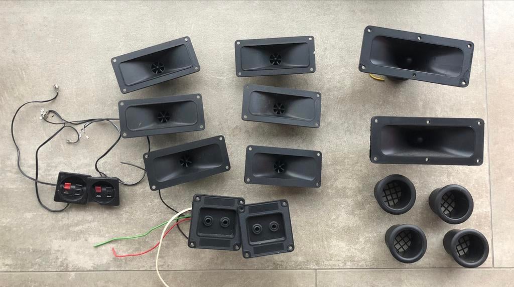 8 tweeters en 4 inbouw openingen voor bass speakers, Enlèvement ou Envoi, JBL