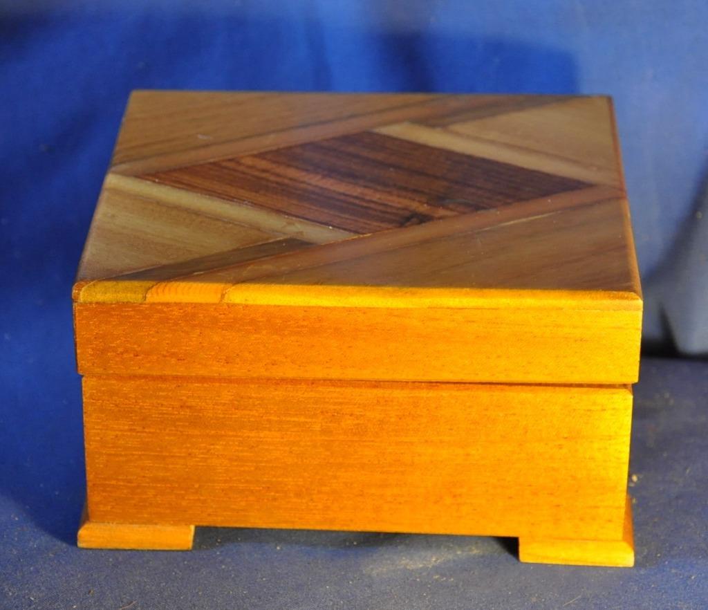 jolie boite a bijoux en bois marqueterie, Antiquités & Art, Antiquités | Accessoires de maison, Enlèvement ou Envoi