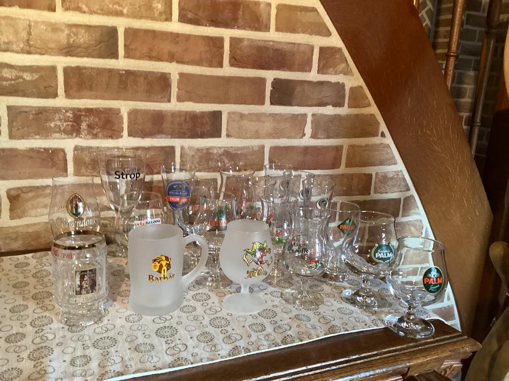 18 verschillende bierglazen, zie beschrijving., Verzamelen, Glas en Drinkglazen, Zo goed als nieuw, Ophalen