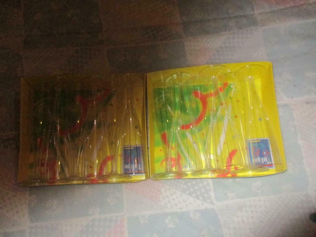 12 FLÛTES A CHAMPAGNE EN PLASTIQUE., Maison & Meubles, Neuf, Verre ou Verres, Enlèvement ou Envoi, Autres matériaux