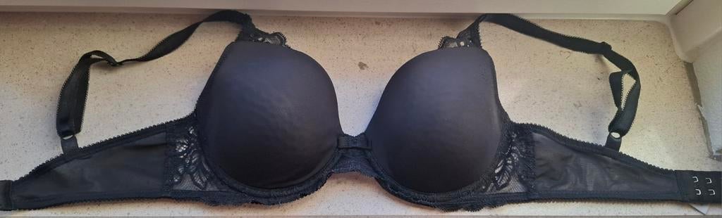 Zwarte BH - Triump - maat 70C, Kleding | Dames, Ophalen, BH