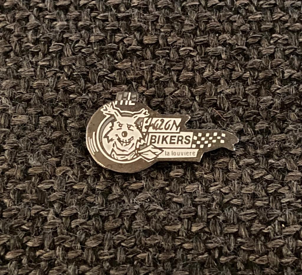 PIN - BIKERS - LA LOUVIERE - MOTO - BIKER, Envoi, Utilisé, Autres sujets/thèmes, Insigne ou Pin's
