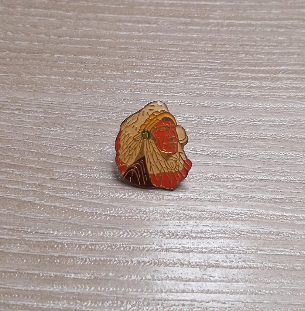 PIN - NATIVE AMERICAN - INDIAAN - AMERICAIN DE NAISSANCE, Verzenden, Gebruikt, Figuurtje, Speldje of Pin