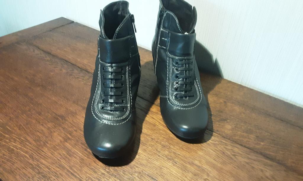 Zwarte lederen enkellaarsjes merk KOXKO, Kleding | Dames, Schoenen, Zwart, Lage of Enkellaarzen, Ophalen of Verzenden, Zo goed als nieuw