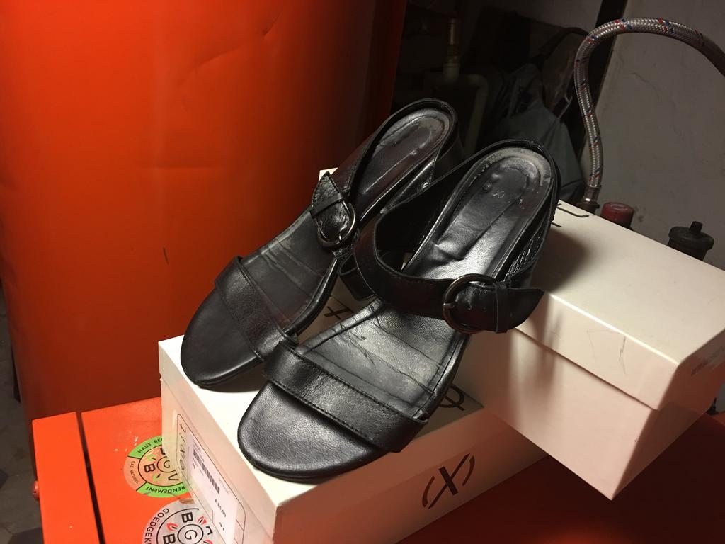 Merk EXIT, zwarte lederen instappers/sandalen, maat 41, Kleding | Dames, Schoenen, Exit, Zwart, Gedragen, Sandalen of Muiltjes