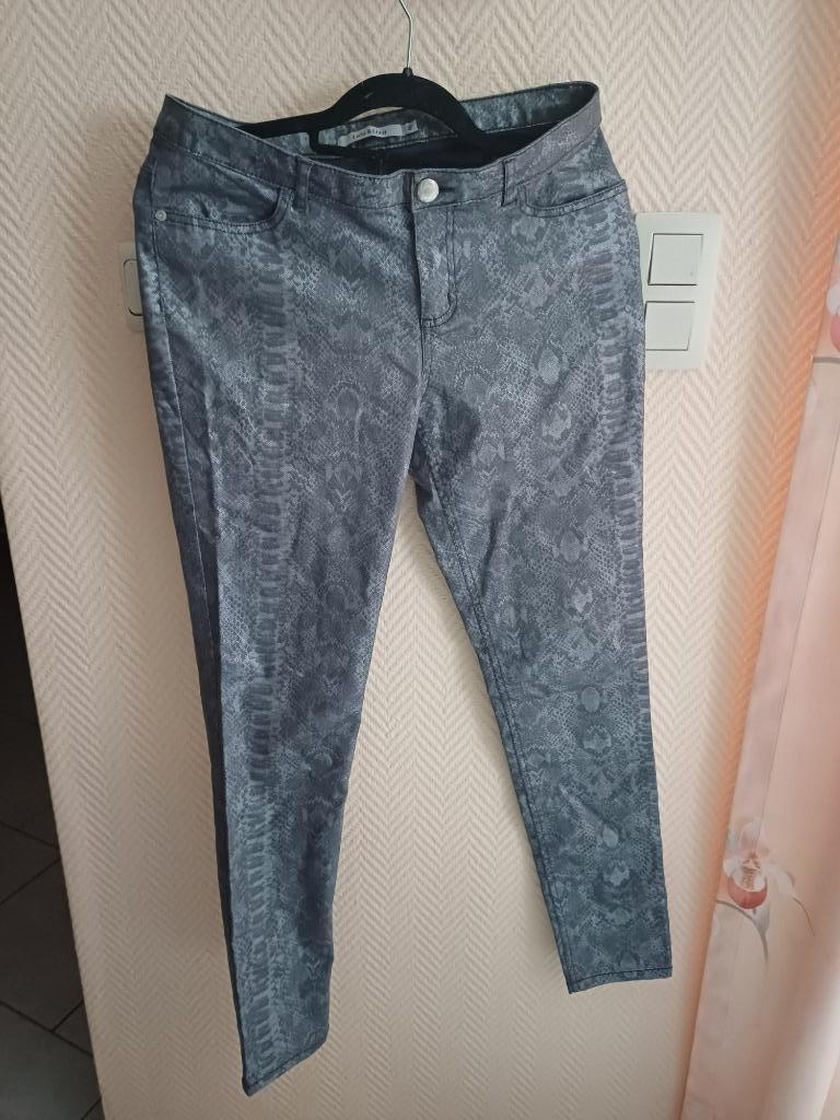 jeans 40/42, Gris, Enlèvement ou Envoi, Comme neuf, W30 - W32 (confection 38/40)