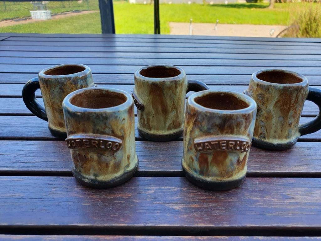 5 petites chopes en grès Waterloo, Antiquités & Art, Enlèvement ou Envoi
