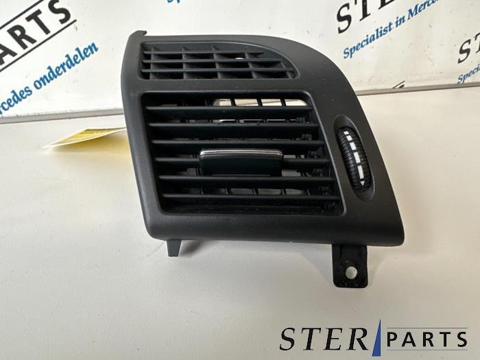 Grille aération tableau de bord d'un Mercedes E-Klasse, 3 mois de garantie, Utilisé, -, -