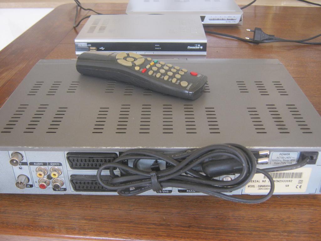 3 satelliet heudbord zeer goede staat: 3 stuks samen 70e, Audio, Tv en Foto, Schotelantennes, Ophalen of Verzenden, Gebruikt, (Schotel)antenne