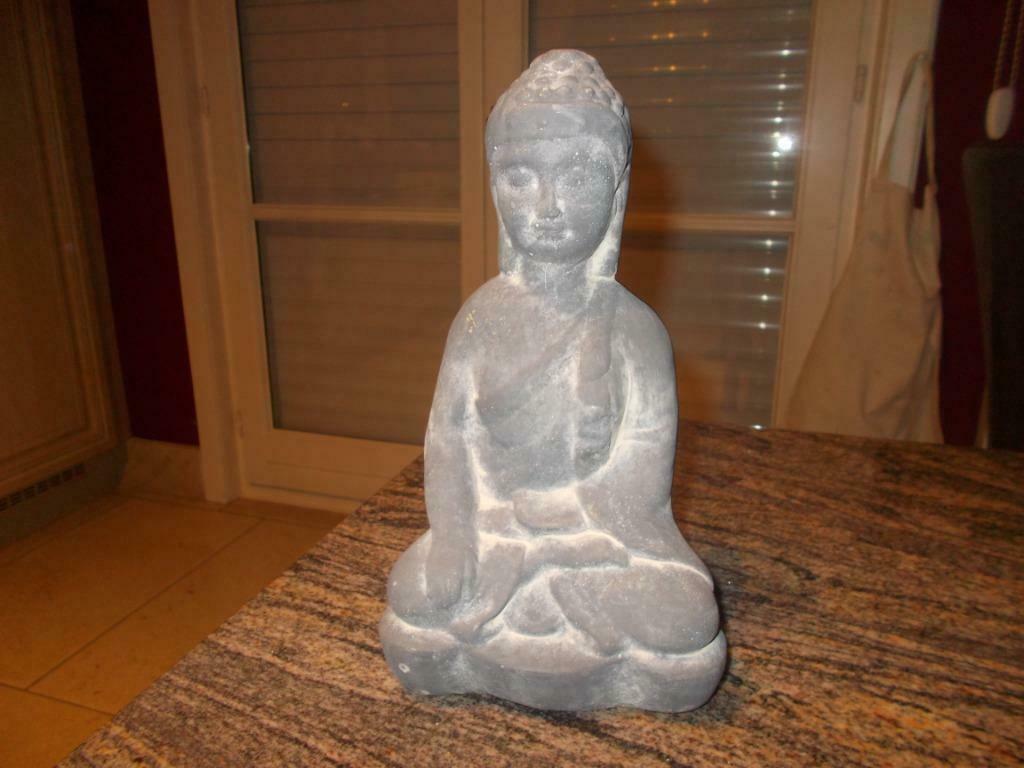 Boeddha (zittend) in beton, Tuin en Terras, Ophalen of Verzenden, Nieuw, Beton, Boeddhabeeld