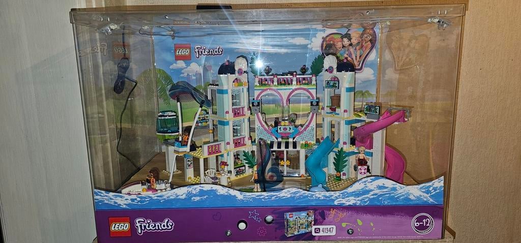 Vitrine lego friends, Enlèvement, Lego