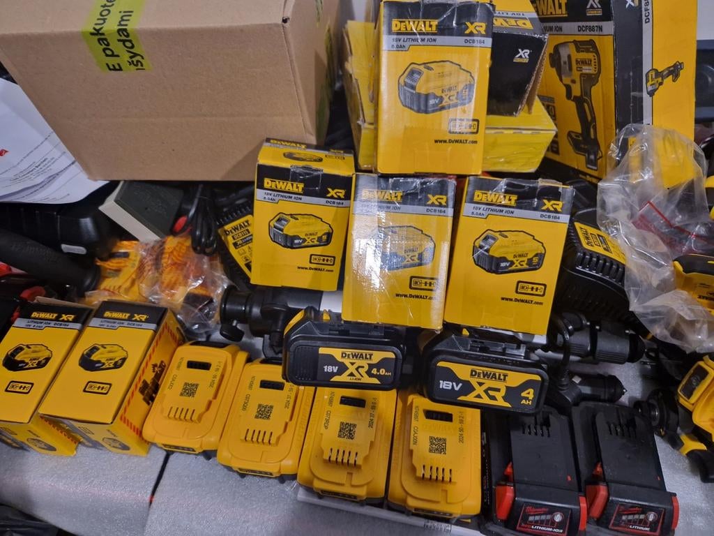 DEWALT - XR 18V 5Ah , Bricolage & Construction, Boîtes à outils, Enlèvement, Neuf