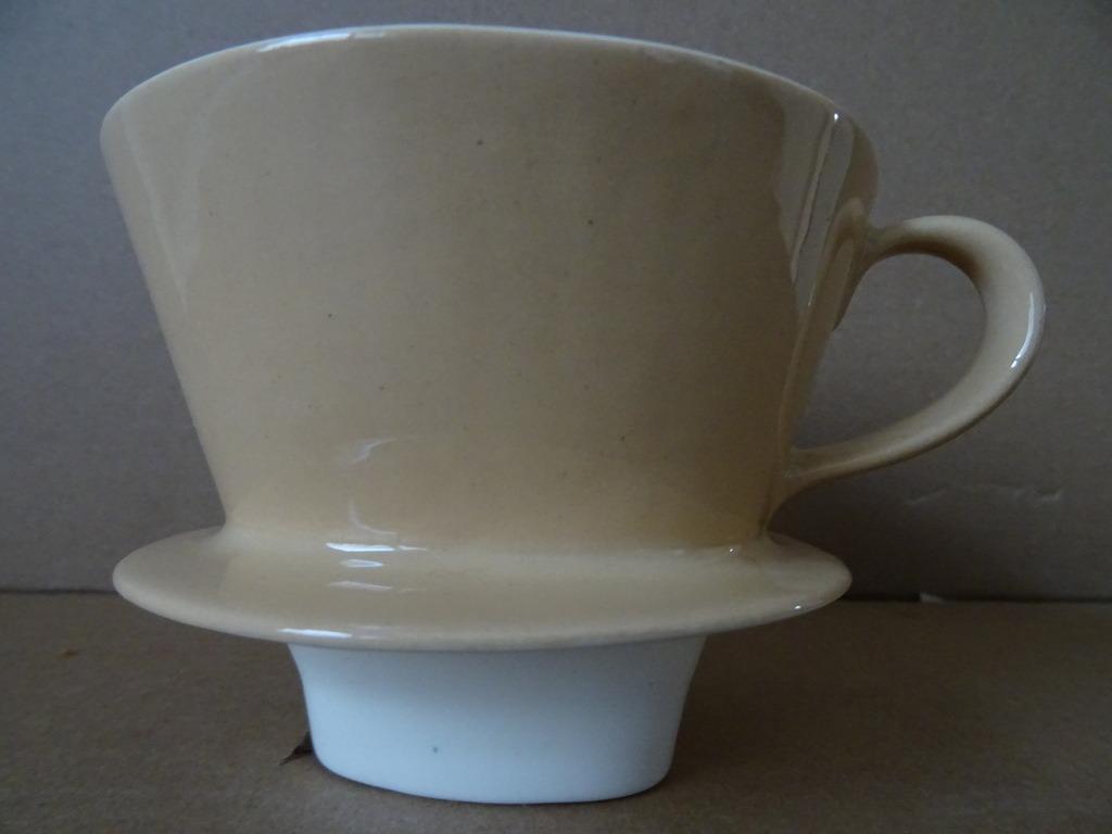 Vintage koffiefilter porseleinen koffiefilter of aardewerk, Huis en Inrichting, Overige typen, Ophalen of Verzenden, Zo goed als nieuw