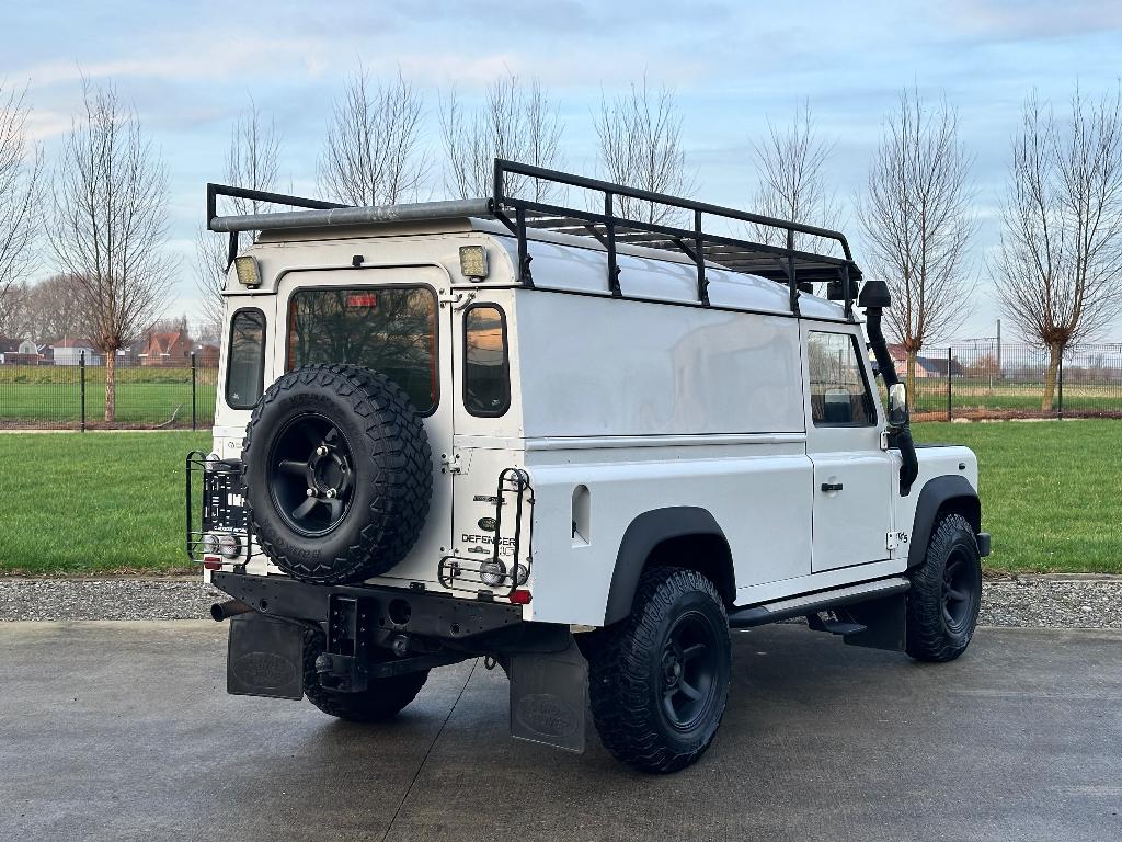 Land Rover DEFENDER 110 Td5 Sportstuur/3-Zit/Lichtevracht, Auto's, Land Rover, 90 kW, Stof, 2495 cc, Wit