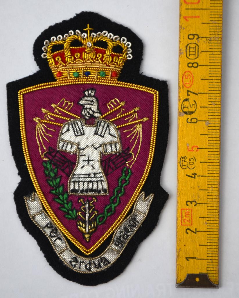 Kenteken, Kon Hoger Instituut vr Defensie, in Bouillondraad, Verzamelen, Ophalen of Verzenden, Landmacht, Embleem of Badge